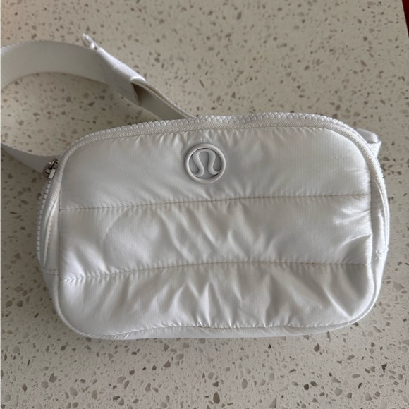 lululemon athletica Handbags - Lululemon Wonder Puff quilted belt bag 1L